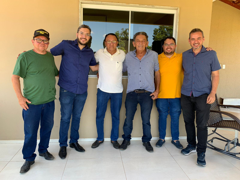 Prefeito de Picos recebe adesão de liderança da zona rural do município