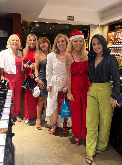 Click da Confraternização das Azamiguinhas com as queridas Marie, Soraya, Vera, Ângela e Janaina, realizada em grande estilo em restaurante badalado. Chics!!! - (Luciêne Sampaio)