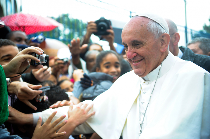 Papa Francisco tem piora no quadro respiratório e recebe ventilação mecânica