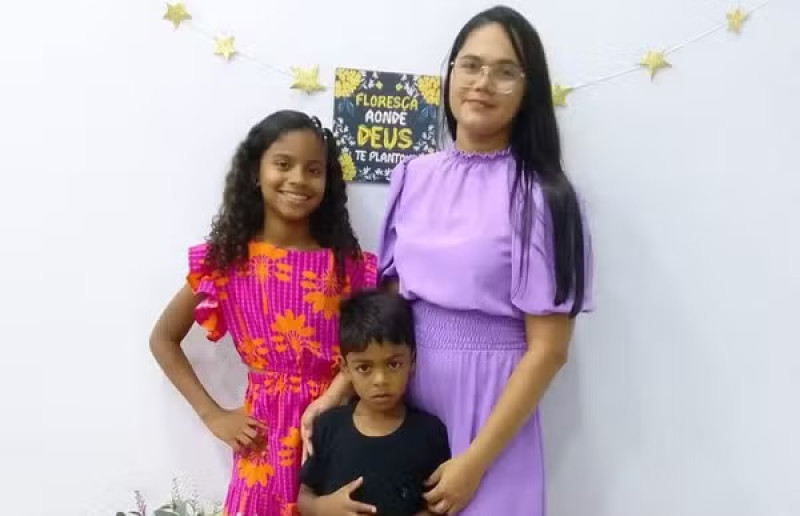 O menino de 7 anos morreu, enquanto a mãe e a irmã estão entubadas em estado grave - (Reprodução/TV Mirante)