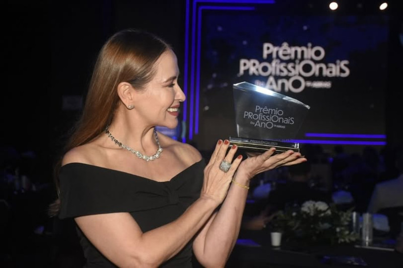 #Prêmio Profissionais do Ano ABRAS 2025 - A querida empresária Van Fernandes ganhou na noite de 15/4, em São Paulo, o Prêmio Profissionais do Ano ABRAS 2025 na categoria de CEO destaque, um dos mais importantes reconhecimentos do varejo alimentar brasileiro. Chics!!! - (Arquivo Pessoal)