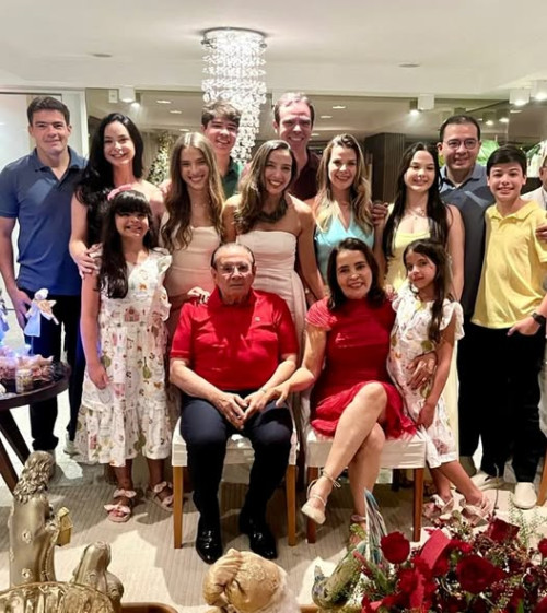 #FelizNatal - Um click da família dos queridos Valdeci Cavalcante & Rosângela Brandão em noite especial. Chics!!! - (Arquivo Pessoal)