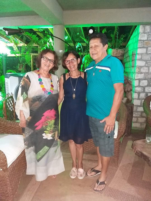 Parabéns para a querida Doara Parentes!!!  Um click da aniversariante com os amigos Reisinha & Stênio Ferreira. Chics!!! - (Luciêne Sampaio)