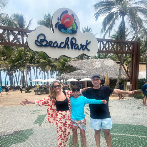 #Family - Um click da querida Alessandra Alencar de férias com a família. "Fortal nunca decepciona, caranga mar quentinho, beach park e com primos então é perfeito! Dias maravilhosos @annaligyan."  Alessandra Alencar. Chics!!! - (Arquivo Pessoal)