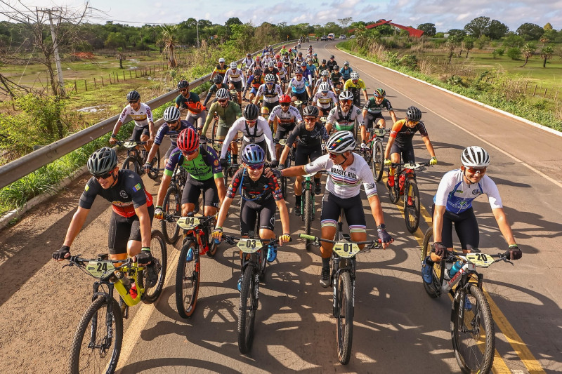  #Rally Cerapio Rally Piocerá está em Campo Maior/Pi. A catraca girou e as bikes largaram no monumento a Batalha do Jenipapo, em Campo Maior. Sol, vento e suor vão acompanhar os competidores que vão seguir até Piripiri, um trecho de 84km. Sobre o local escolhido, nada é por coincidência, o espaço marca o ato de bravura e coragem do povo piauiense que lutou pela independência do Brasil em 1823. Bravura tá no nosso chão! Fique ligado nas nossas redes sociais. Instagram: @cerapio.piocera - Facebook: Rally Piocerá - Youtube: Rally Cerapió Rally Piocerá #Rally #Turismo #RallyPiocerá #38Edicao #Esporte #Adventure @governodopiaui @setur_pi @consorciohonda @monsterenergy @reronmarca @teresinashopping @radicalproducoesoficial @sebrae @mturismo @radicalproducoesoficial @sebrae @governodoceara @prefeituradequixeramobim @prefpedroii @prefeiturapedrabranca @prefeituradepiripiri @prefbeberibe @prefeitura_sobral @baturitece @opticajockeyoficial @prefeituradecampomaior. Imperdível!!! - (Arquivo Pessoal)