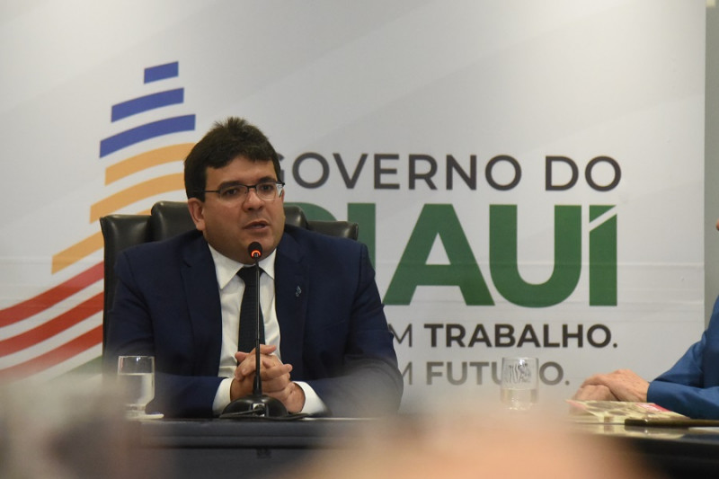 Rafael Fonteles anuncia reajuste para servidores públicos e novo concurso em 2024