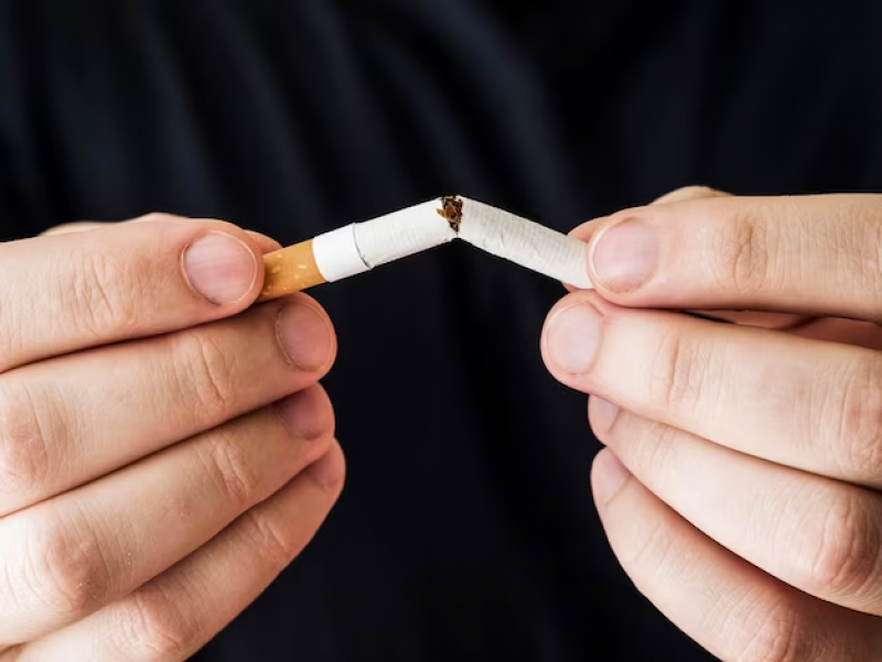 Tratamento contra o tabagismo inclui uso de adesivo de nicotina - (Freepik)