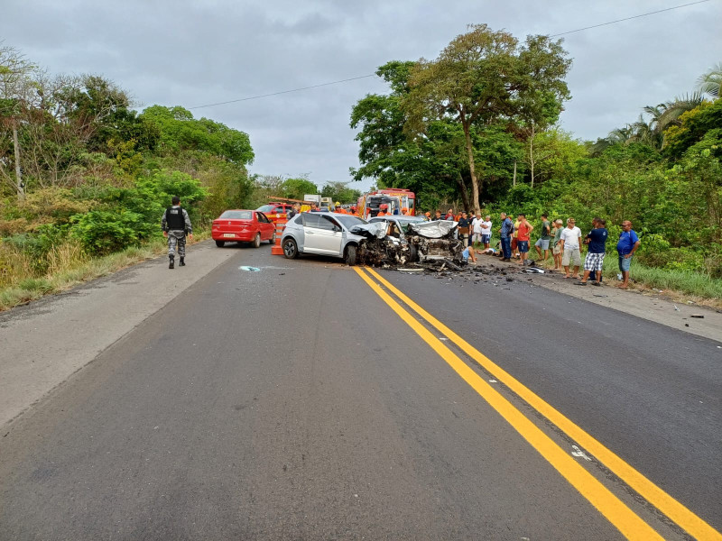  O acidente aconteceu quando o Corolla invadiu a contramão  - (Divulgação/PRF-PI)