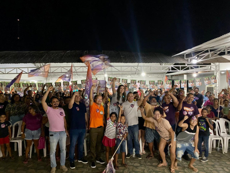 Candidata à reeleição, Fernanda Gomes se reúne com populares em Teresina