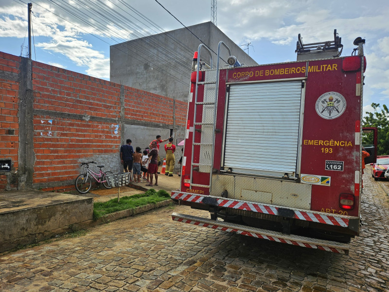 Jovem com deficiência morre carbonizado em incêndio no bairro Torquato Neto - (Jailson Soares/ODIA)