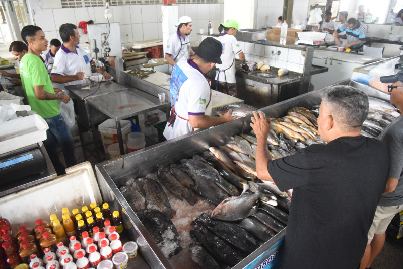 A movimentação no Mercado do Peixe também foi bem intensa nesta terça-feira (15) - (Assis Fernandes/ODIA)