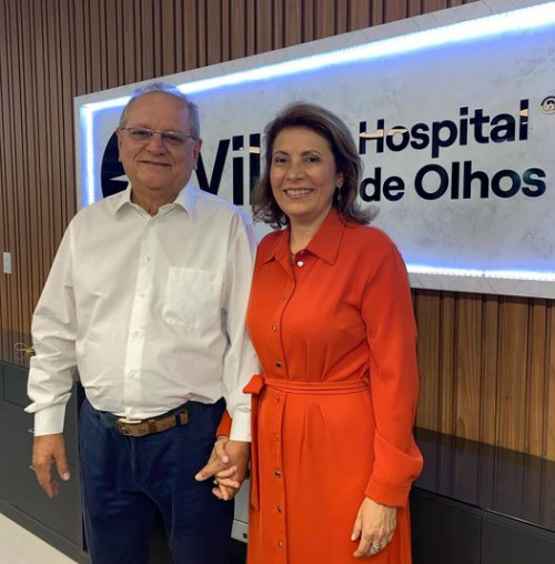 Parabéns para o oftalmologista Francisco das Chagas Vilar!!! Que ganha o carinho da sua família e da sua esposa Raquel Martins Cortez Vilar. Chics!!! - (Divulgação)