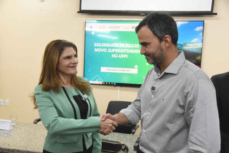 André Gonçalves da Silva e a reitora da UFPI, Nadir Nogueira  - (Assis Fernandes/ODIA)