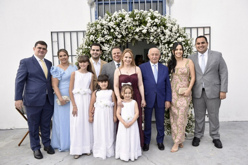 #Matrimônio - Um click do 'SIM' dos queridos o deputado federal Júlio César e a senadora Jussara Lima, comemoraram a data de 30 anos de uma feliz união conjugal com a renovação dos votos de matrimônio no dia 12/4, com os filhos Georgiano, Julianna, Júlio César Filho e José Victor Lima, noras, genro e as netas. Chics!!! - (Márcia Burlamaqui)