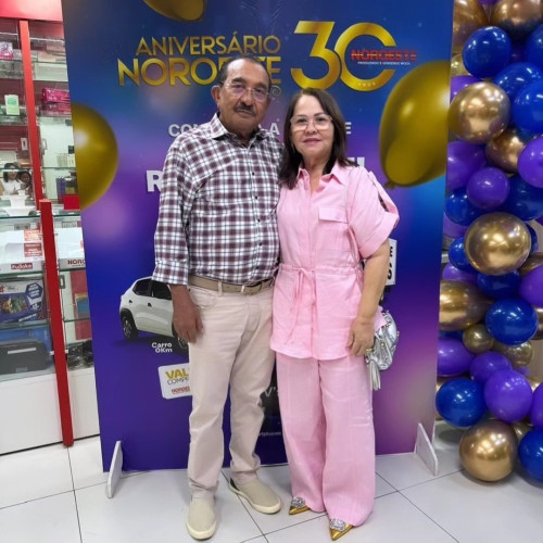 Aniversário NOROESTE - Um click dos queridos Benedito Cirilo & Valdenê Albino em dia de festa na empresa. Chics!!! - (Arquivo Pessoal)