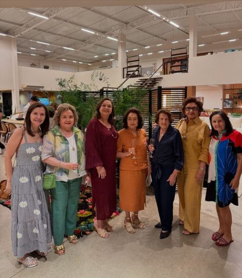 #Coquetel - Um click das queridas Fernanda Chaib, Vera Lobão, Eliane Nogueira, Marize Barbosa, Miriam Furtado, Teresa Alencar Rebelo e Eugênia Chaib em noite de Exposição da @studio_palloncino. Chics!!! - (Arquivo Pessoal)