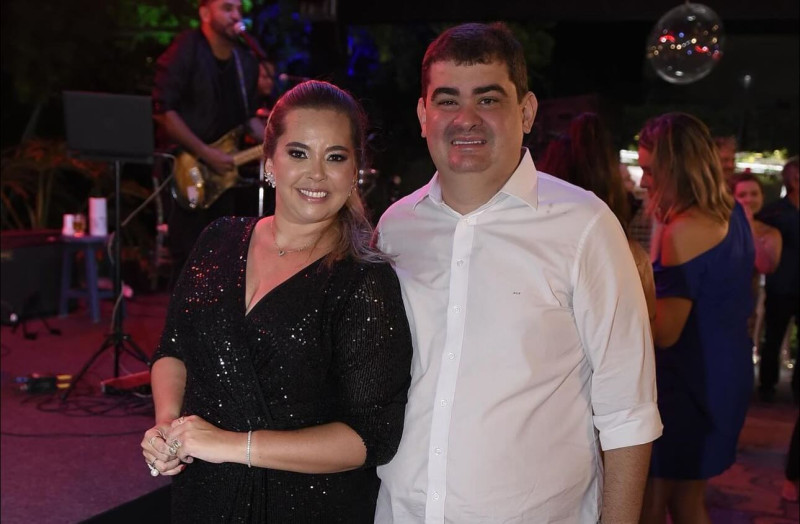 Parabéns para o superintendente do Sebrae no Piauí, Júlio César Lima Filho!!! Um click do aniversariante com a sua esposa Maria Clara Napoleão. Chics!!! - (Divulgação)