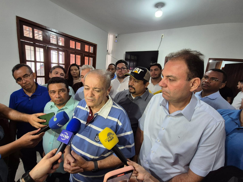 Silvio Mendes ao lado do candidato vice-prefeito Jeová Alencar - (Tarcio Cruz/ O DIA)