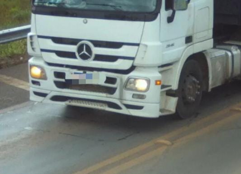 Caminhão foi abandonado na cidade de Corrente no dia 3 de fevereiro de 2024 - (Divulgação/Polícia Civil)
