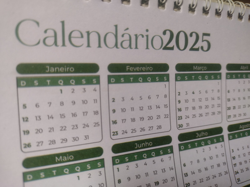 Governo divulga calendário 2025 com feriados e pontos facultativos; confira