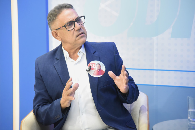 Jornalista e advogado Telsírio Alencar concedeu entrevista a - (Jailson Soares/O DIA)