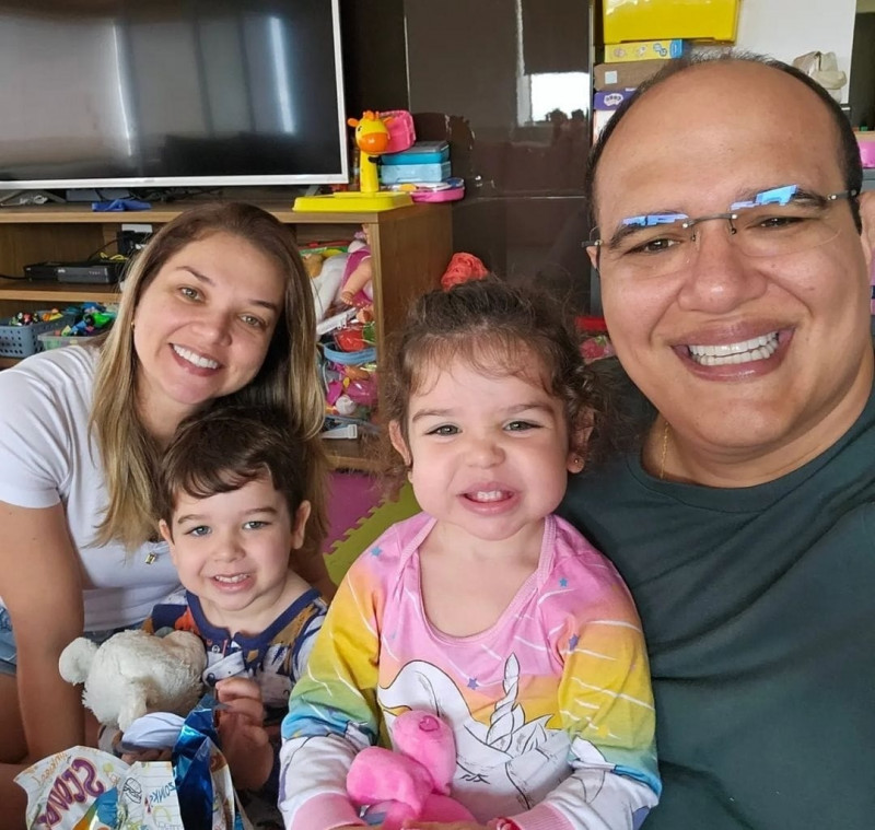 #Family  - Um click dos queridos Rafaela Vitalle & Dr. Carlos Tajra com os filhos Isabella e Guilherme em momento descontraído. Lindos&Chics!!! - (Arquivo Pessoal)