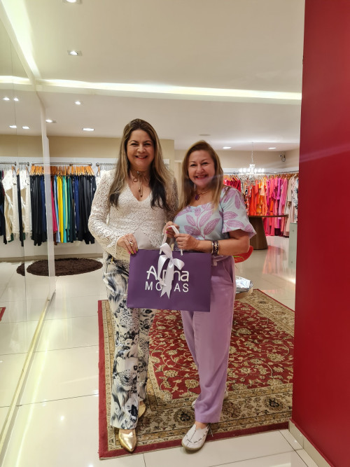 #Presente - Um click com a querida empresária Pastora de Brito - by Alpha Modas, que está em São Paulo participando de eventos da nova Coleção das Marcas. Chics!!! - (Luciêne Sampaio)