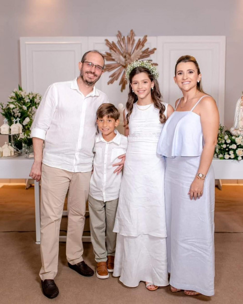 Um click de Milena Tajra com o marido o empresário Jorge Tajra Neto e os seus filhos Júlia e Thomaz