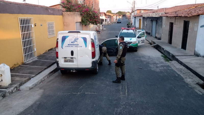  Bandidos fingem querer marcar casamento e roubam cofre de igreja na Vila Operária - (Divulgação / PM-PI)