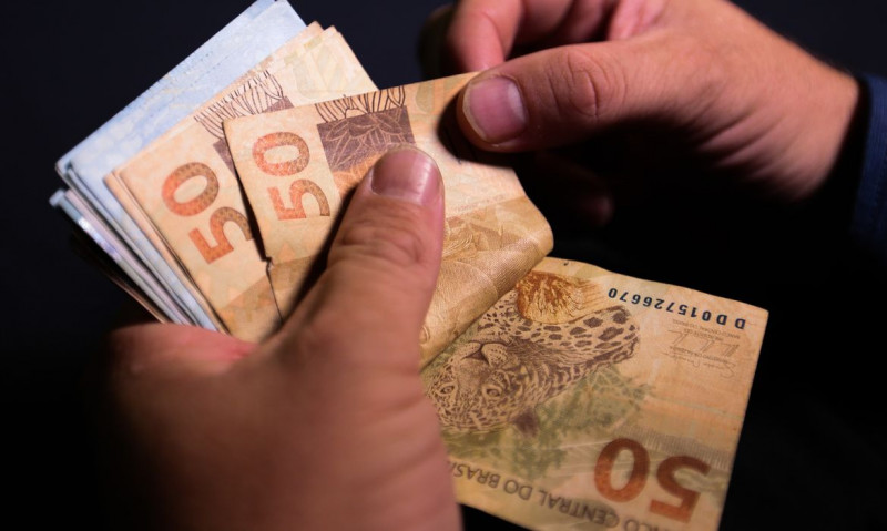 Com política de valorização permanente, salário mínimo pode ultrapassar R$ 1.600 em 2026