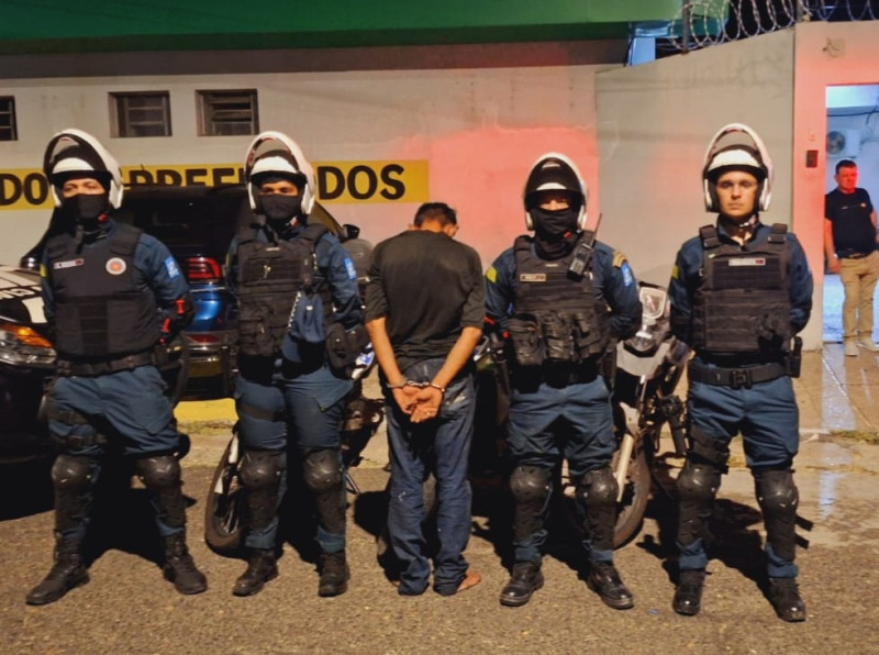 Suspeito é preso após invadir casa, render morador e roubar pertences de família no centro de Teresina