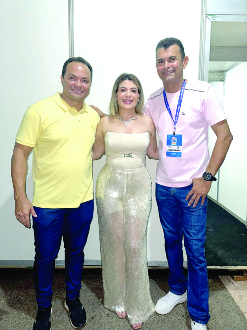 O casal prefeito Pedro Gomes (José de Freitas) e Antônia (primeira dama)  E Pampa (secretário de governo), comandaram com sucesso o maior Zé Pereira do Piauí, reunindo milhares e milhares de pessoas em 2 dias de folia. - (Arquivo Pessoal)