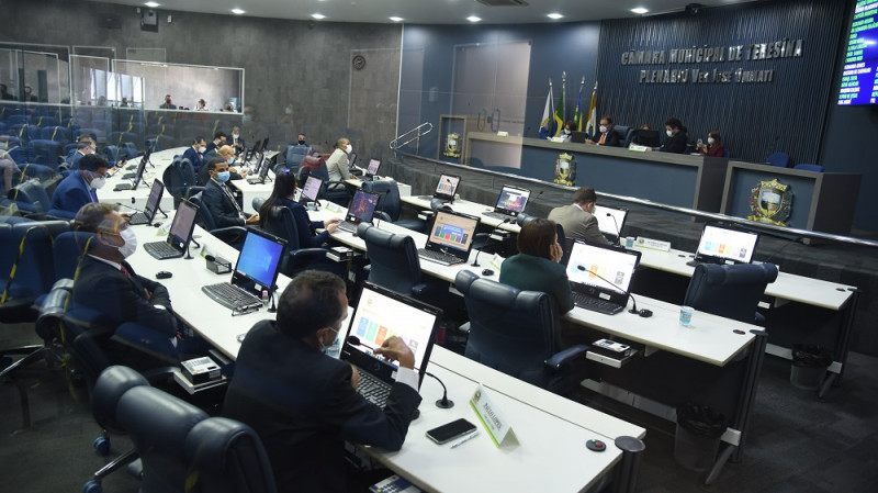 Parlamentares durante sessão na Câmara Municipal de Teresina - (Assis Fernandes/ O DIA)