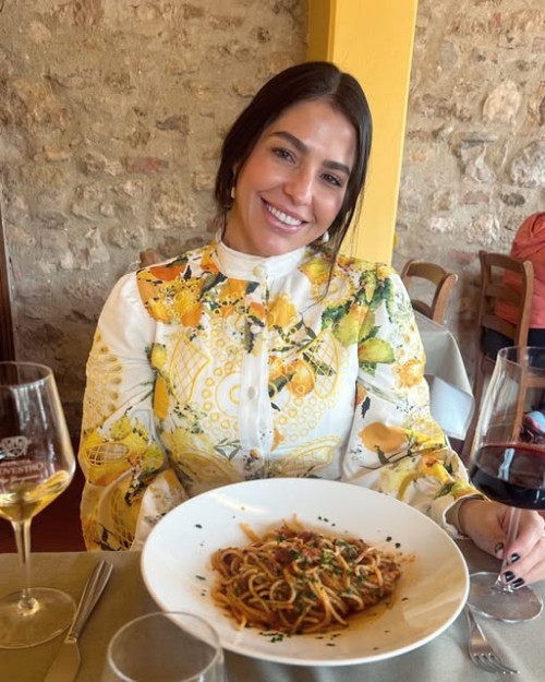 #Internacional - Parabéns para a aniversariante a otorrino Waléria Eulálio Santos!!! Comemora a data em San Gimignano na Itália. Chics!!! - (Arquivo Pessoal)
