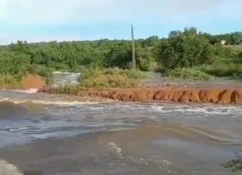 Massapê do Piauí: Barragem rompe e deixa famílias isoladas e sem energia