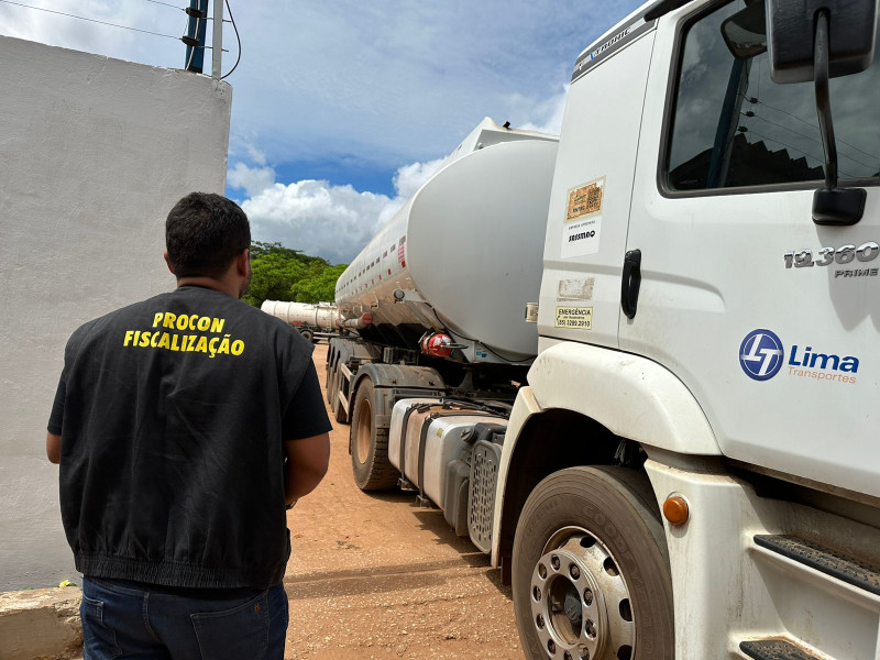 Distribuidoras são notificadas por suspeita de repassarem combustível superfaturado para postos em Teresina
