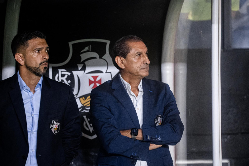 Ramon Díaz e Emiliano Díaz, treinador e auxiliar do Vasco - (Leandro Amorim/Vasco)