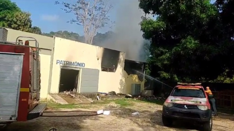 Incêndio atinge setor de Patrimônio da UESPI - (Chico Filho/ODIA)