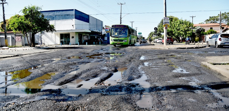 Usina de asfalto será reativada para recuperar valas malfeitas pela Águas de Teresina, anuncia Silvio Mendes