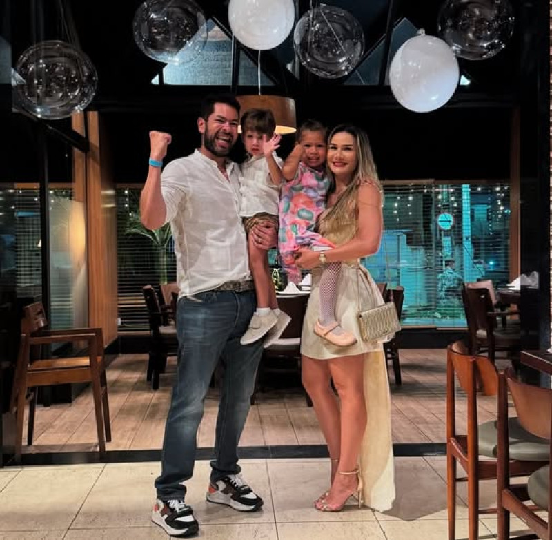  #Bodas - Um click da dermatologista Beatriz Araújo Maia e o otorrino Rodrigo Batista Maia completam sete anos de casados e comemoram a data com os filhos Sofia e Pedro. Chics!!! - (Arquivo Pessoal)