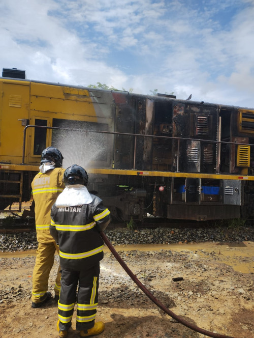 Incêndio atinge o terminal de petróleo do Dirceu, em Teresina