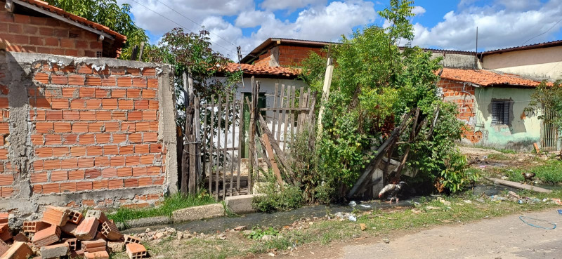 A residência onde a mulher foi morta e esquartejada fica na Vila da Guia - (Maria Clara Estrêla/O Dia)