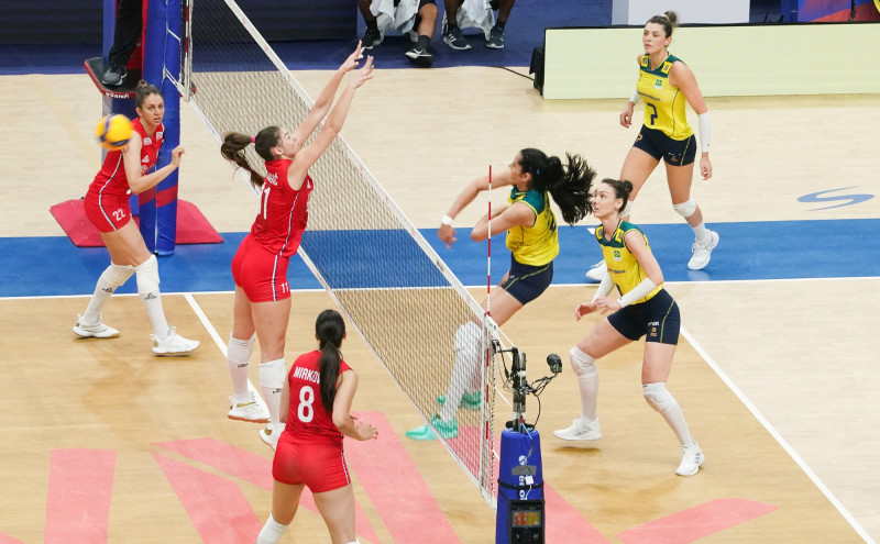 Brasil vence a Sérvia por 3 sets a 0 na Liga das Nações de Vôlei Feminino