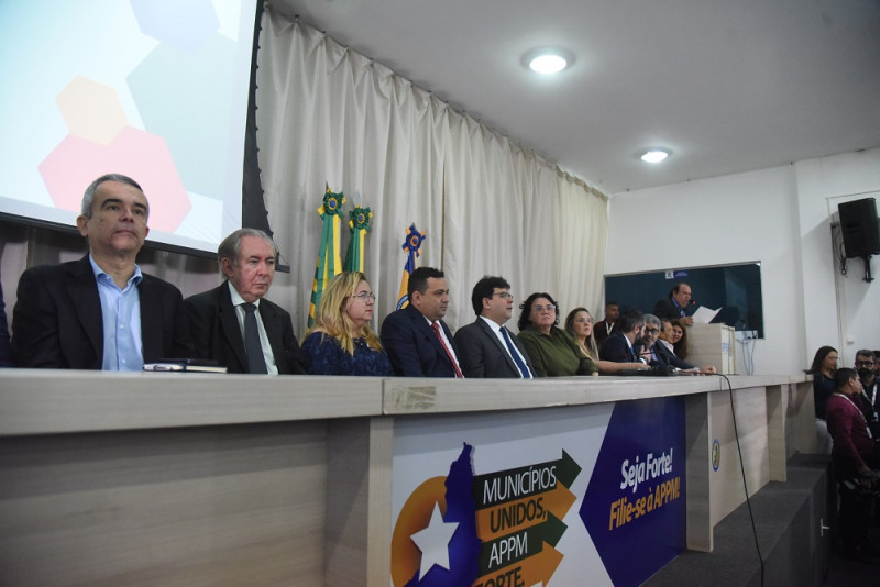 Evento com Prefeitos e o Governo do Piauí na sede da APPM - (Assis Fernandes/ O DIA)