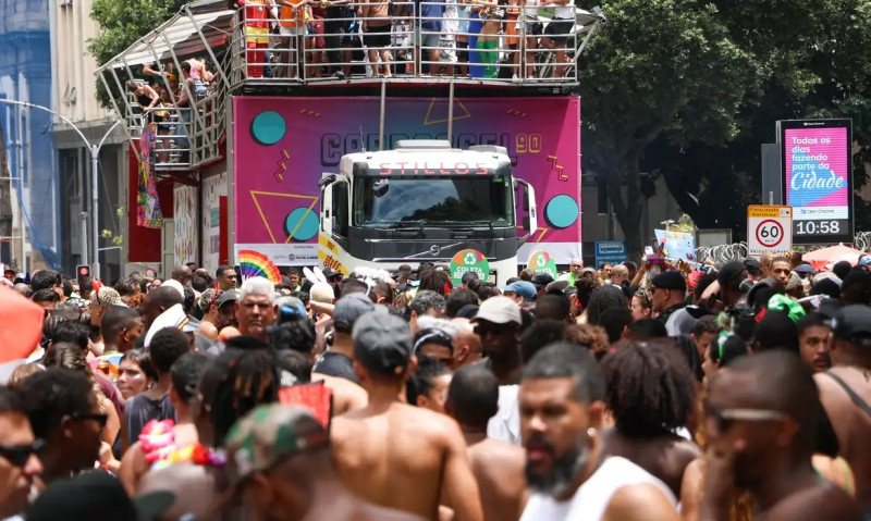 'Evitar favelas' e 'Confiar em seus instintos': EUA emitem alerta sobre carnaval no Brasil