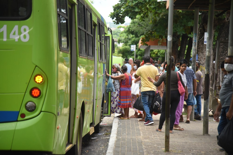 RODA VIVA | Greve de ônibus deve beneficiar pré-campanha de Fábio Novo