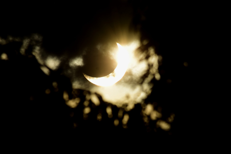 Eclipse solar: teresinenses repercutem o fenômeno na redes; veja fotos