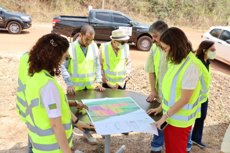 Representantes do MPPI, TCE-PI e Semar visitam centro de tratamento de resíduos em Altos - (Reprodução MP-PI)