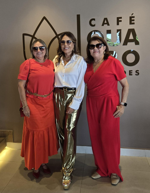 #Migas - Um click das queridas Magnólia Soares de Macedo, Honorina Paes Landim e Dra. Luiza Magna em #tbt de festa badalada no fim de ano. Chics!!! - (Luciêne Sampaio)