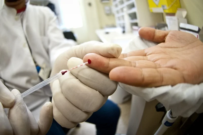 Entre os tipos de exames permitidos estão o de HIV, dengue e colesterol - (Marcelo Camargo/Agência Brasil)